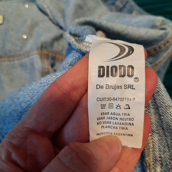 ✨HOST PICK✨ Pearl embellished denim jacket sz M - Picture 7 of 7